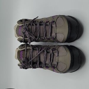 HYTEST Women safety Athletic Grey Leather sneakers 6.5